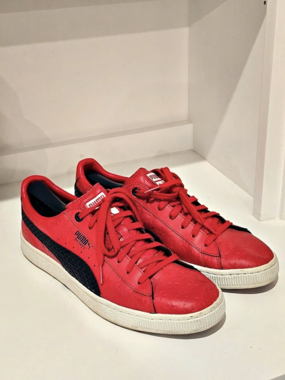 Puma Suede Red & Black Sneakers US 11
